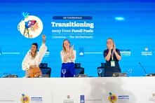 Plenaria de clausura de la primera Conferencia para la Transición más allá de los Combustibles Fósiles en Santa Marta, Colombia