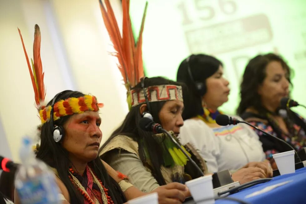 La gente de Sarayaku se reúne para defender sus tierras de la exploración petrolera ecuatoriana.