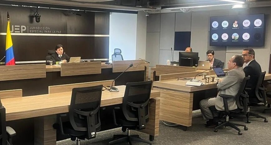 Imagen de la audiencia en la JEP de Blanco Maya. 